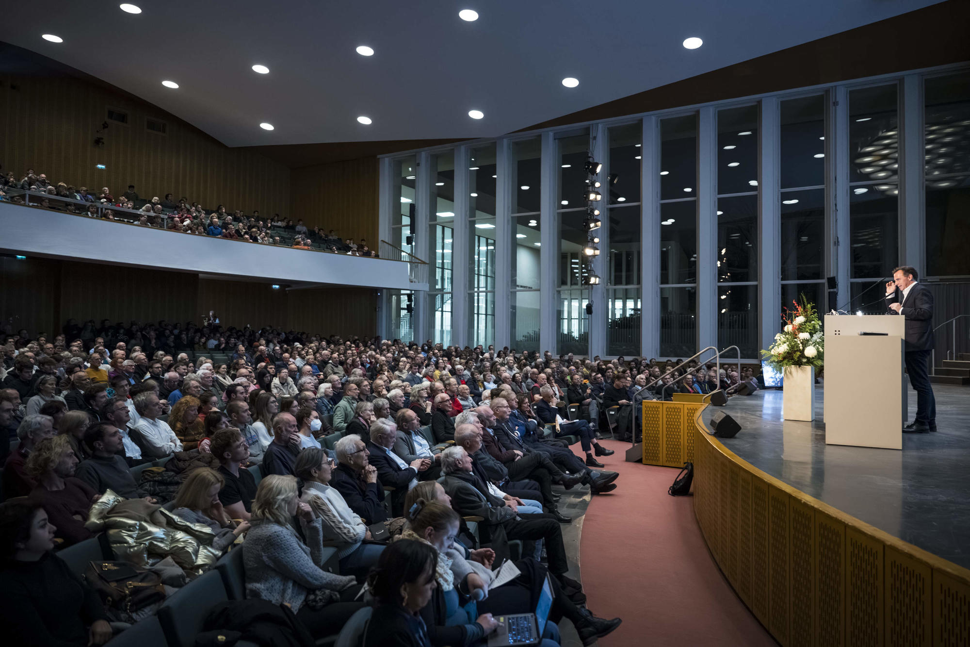 Kaum ein Platz mehr frei im größten Veranstaltungsraum der Freien Universität: das Max-Kade-Auditorium im Henry-Ford-Bau