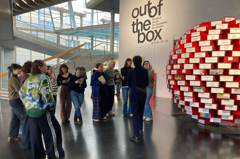 Auf Exkursion in der Akademie der Künste am Pariser Platz: das Seminar Dahlemer Diwan.