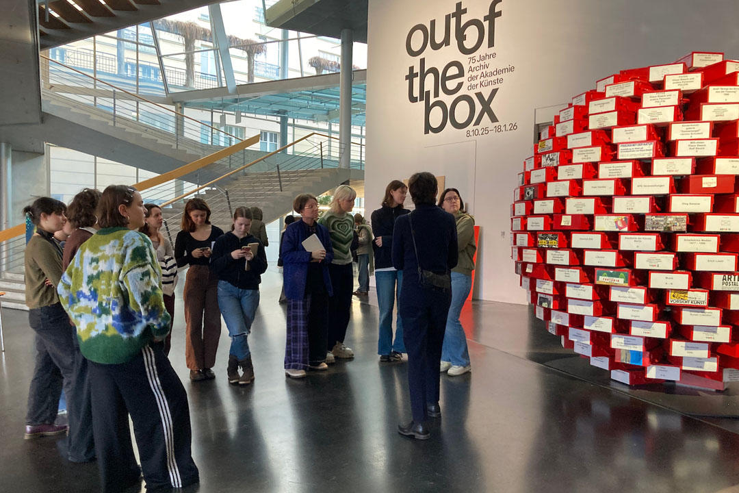 Auf Exkursion in der Akademie der Künste am Pariser Platz: das Seminar Dahlemer Diwan.