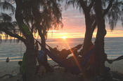 Warm und windstill: Nachts ist es warm genug, um am Strand in einer Hängematte zu schlafen.