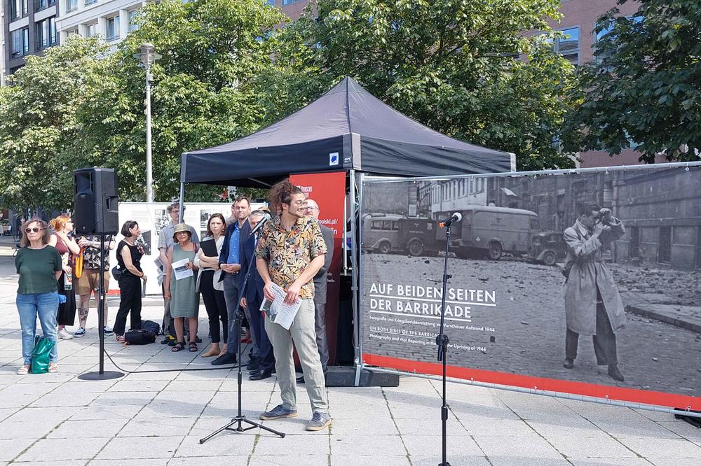 Ausstellungseröffnung am Berliner Bahnhof Friedrichstraße im Sommer 2024.
