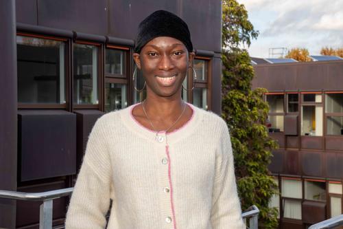 Lobt die Freundlichkeit Berlins: Preisträgerin Carole Zoungrana auf den Dächern der Rostlaube