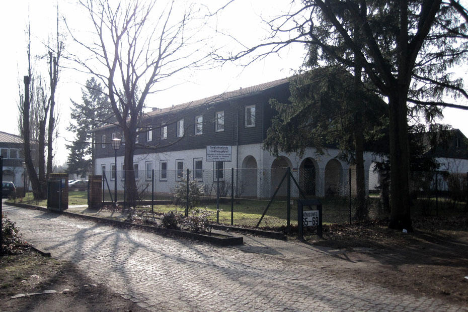 The animal welfare officer at the Institute for Animal Welfare and Behavior reviews all the applications for animal experiments, and provides advice on the design, application, implementation, and reporting on animal experiments.