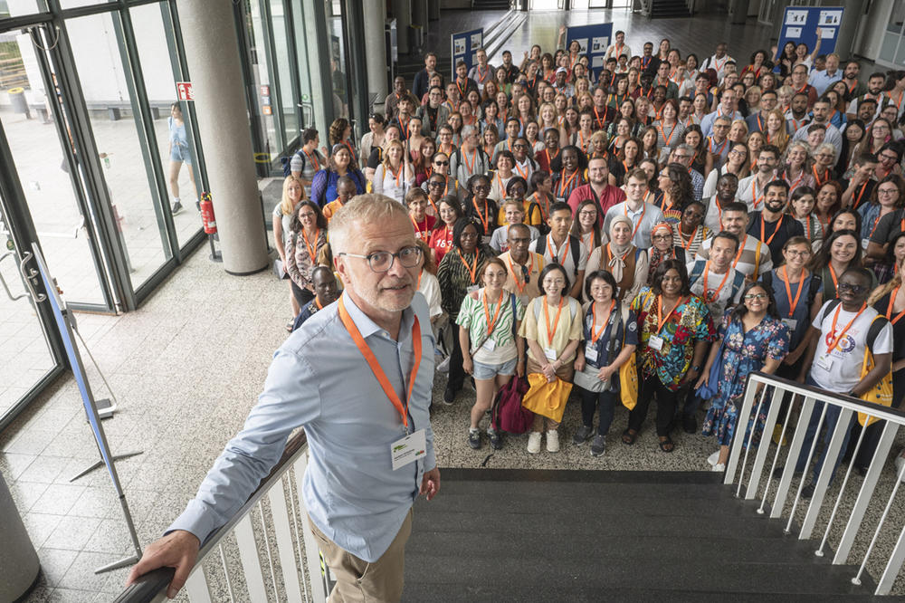 …with 175 visitors from 53 countries. Front and center: Herbert Grieshop, director of the Division of International Affairs at Freie Universität Berlin.