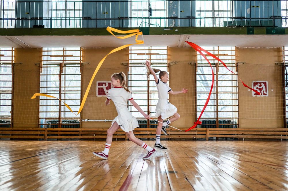 A whim of nature? Random processes play a role in the development of the brain. Even twins who grow up together have differences in appearance and behavior.