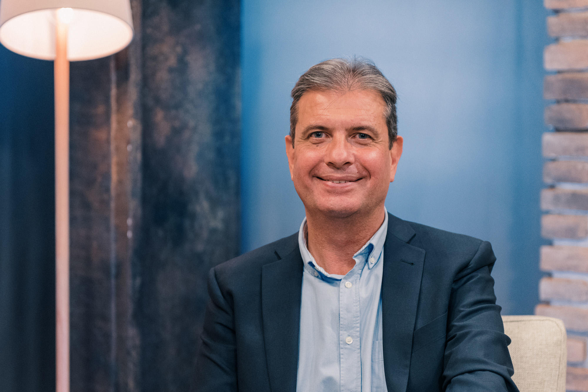 Andreas Krafft, who holds a doctorate in social psychology, teaches at the University of St. Gallen and Freie Universität Berlin.