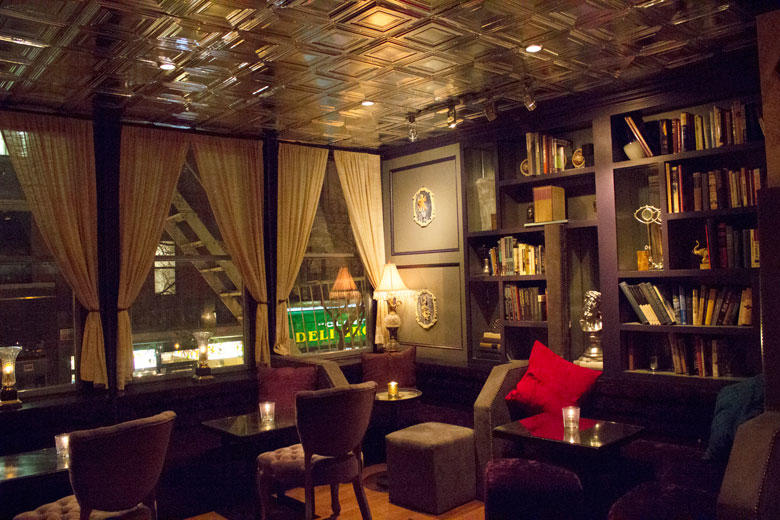 Nightlife in New York: This bar that looks like a living room is hidden behind a normal apartment door on the second floor of a residential building.