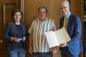 Gratulationen zu seinem 40jährigen Dienstjubiläum kann Andreas Kannegießer entgegennehmen.