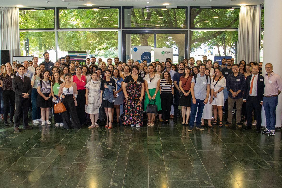 NetworkingGroupPhoto_copyright Andrew Maher