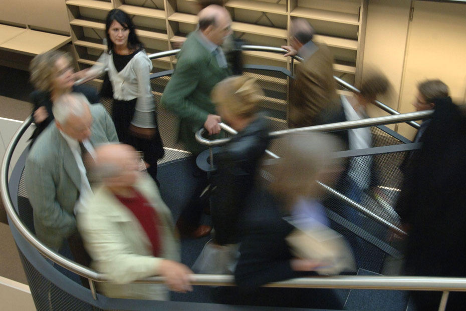 Personalmobilität ermöglicht Verwaltungspersonal, an einer Partnerhochschule oder bei einem europäischen Unternehmen eine Fort- und Weiterbildungsmaßnahme durchzuführen.