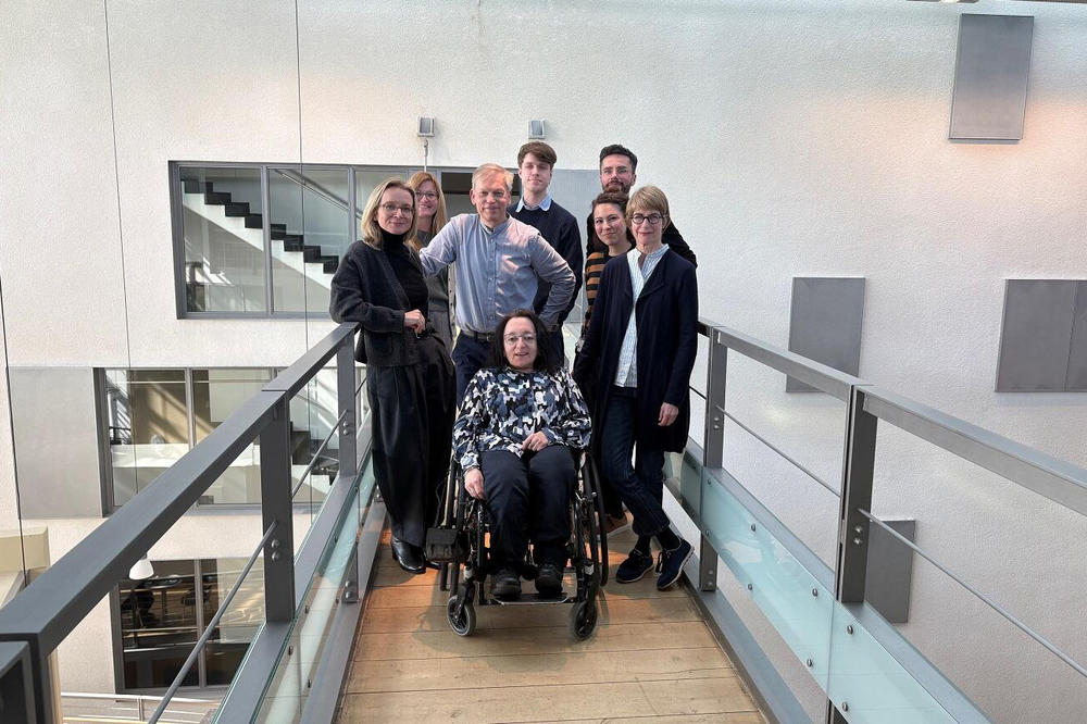 Claudia Müller-Birn (FU), Jelena Maric-Biresev, Lorenz Grigull, Moritz Fischer (alle Uniklinik Bonn), Peter Sörries (FU), Nadine Scholten (Uniklinik Bonn), Christine Mundlos (ACHSE e.V.), Claudia Finis (Dt. Gesellschaft für Osteogenesis imperfecta)