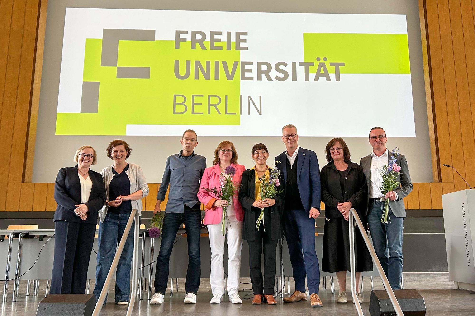 Das bisherige und das künftige Präsidium der Freien Universität Berlin.