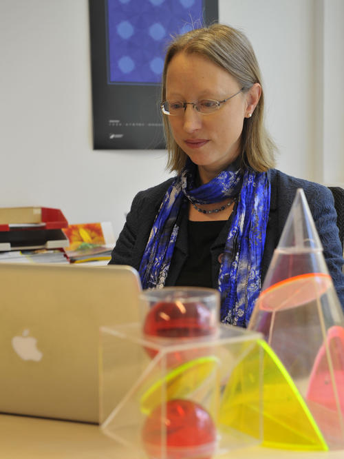 Die Mathematik-Didaktikerin Brigitte Lutz-Westphal arbeitet daran, den Mathematikunterricht für Lehrer und Schüler pädagogisch sinnvoller zu gestalten.