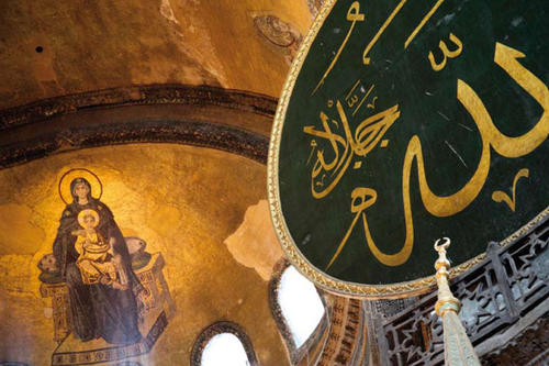 Der iranische Religionsphilosoph Sayyed Nasr stellt fest: „Medium der göttlichen Botschaft im Christentum ist die Jungfrau Maria, im Islam ist es die Seele des Propheten.“