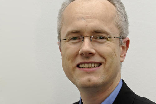 Professor Schiller ist ein Technikbegeisteter, er warnt vor den Sicherheitslücken der marktbeherrschenden Firmen: "Wer deine Daten einigermaßen verlässlich schützen möchte, muss sie verschlüsseln"