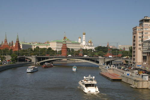 Die Freie Universität Berlin blickt auf eine jahrzehntelange Tradition der Beziehungen zu russischen Partnerinstitutionen zurück.