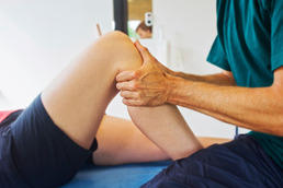 Schutz für das am meisten belastete Gelenk des Körpers: In vielen Fällen lässt sich eine Operation durch Bewegungstraining vermeiden.