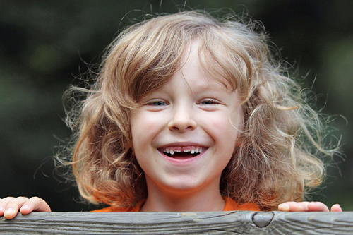 Zahnvolkszählung. Fast eine halbe Million Deutsche sind aufgerufen, an einer Langzeitstudie mitzuwirken. 16.000 von ihnen werden sich buchstäblich auf den Zahn fühlen lassen.