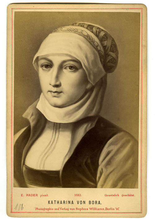 Der Blick des 19. Jahrhunderts: mit Haube, hochgeschlossenem Kleid und verhülltem Hals als Zeichen für Züchtigkeit, Ehrbarkeit und Frömmigkeit. Fotografie von 1883 nach einem Gemälde von Ernst Hader.