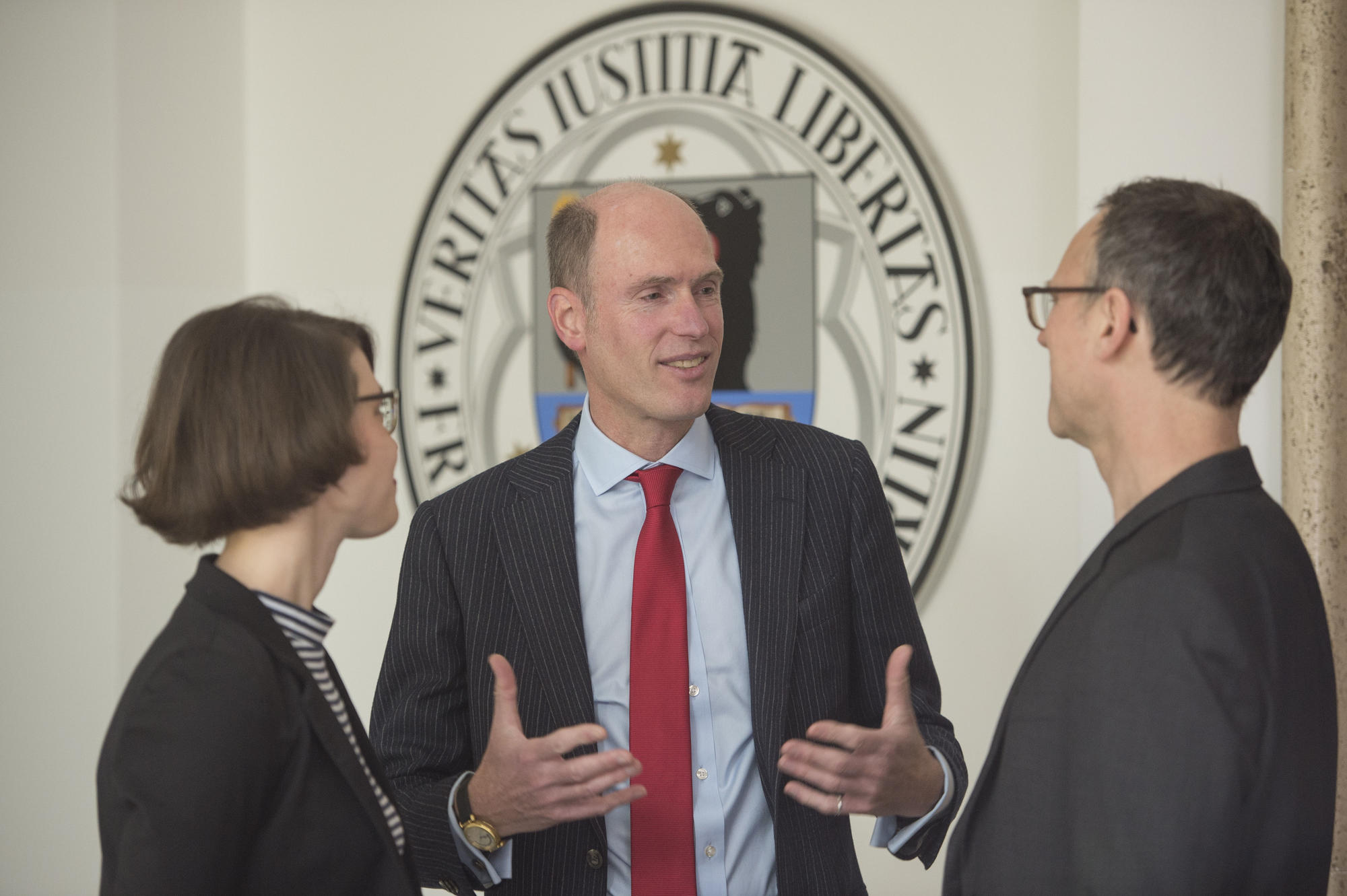 Im Gespräch bleiben: Dank einer guten Arbeitsatmosphäre ließen sich viele Herausforderungen, denen sich Peter-André Alt als Universitätspräsident stellen musste, einvernehmlich lösen.