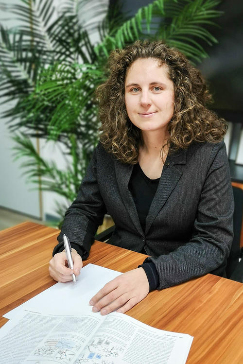 Für ihre Forschung wird Franziska Schoenebeck von der RWTH Aachen mit dem Klung-Wilhelmy-Wissenschaftspreis ausgezeichnet.