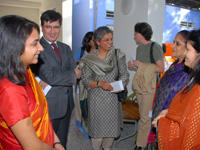 Farbenfroher Festakt: Die Eröffnungsfeier fand in der Deutschen Botschaft statt.