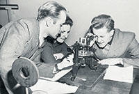 Mit Forscherblick. Experiment am Physikalischen Institut.