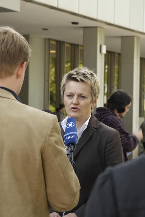 Im Fokus der Medien: Renate Künast hat sich nach ihrem Studium der Sozialarbeit und Rechtswissenschaft für die Politik entschieden.