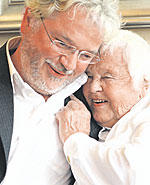 In einem Alter zwischen 80 und 90 Jahren leidet fast jeder Dritte an Demenz. Die Betroffenen benötigen eine Rundumbetreuung, die oft Angehörige leisten.