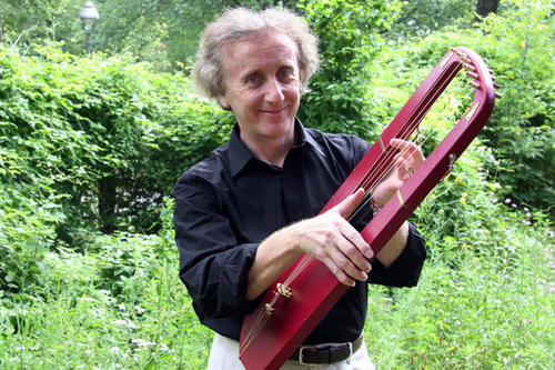 Graeme Lawson, Musikarchäologe und Archäoakustiker, ist in diesem Sommersemester zu Gast am Cluster TOPOI.