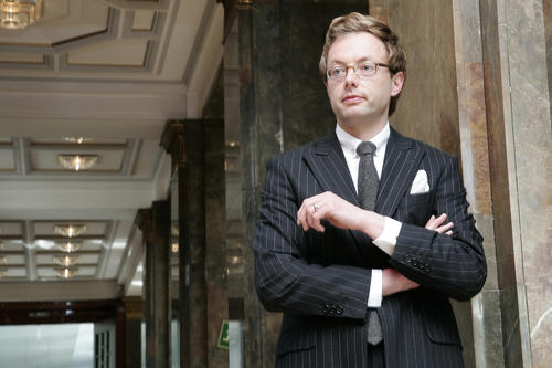 Fördern als Tradition: Der Bayer-Konzern unterstützt fünf Studierende der Freien Universität. Thimo V. Schmitt-Lord ist Geschäftsführender Vorstand der Bayer-Stiftung.