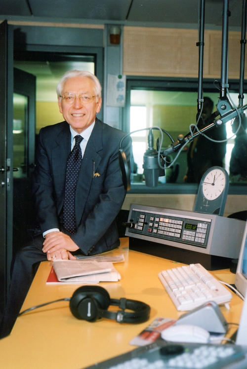 Der Intendant des DeutschlandRadios und ehemalige Student der Freien Universität, Ernst Elitz, ist heute Honorarprofessor für Kultur- und Medienmanagement an "seiner" Universität.