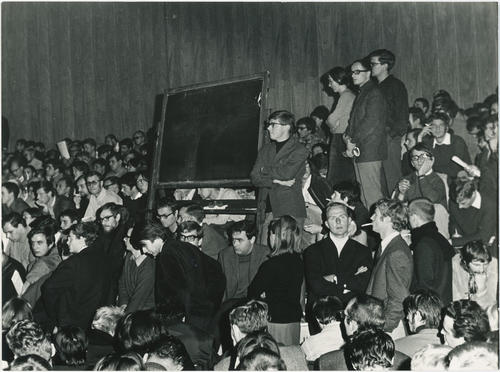 The founding assembly of the “Critical University” (KU)