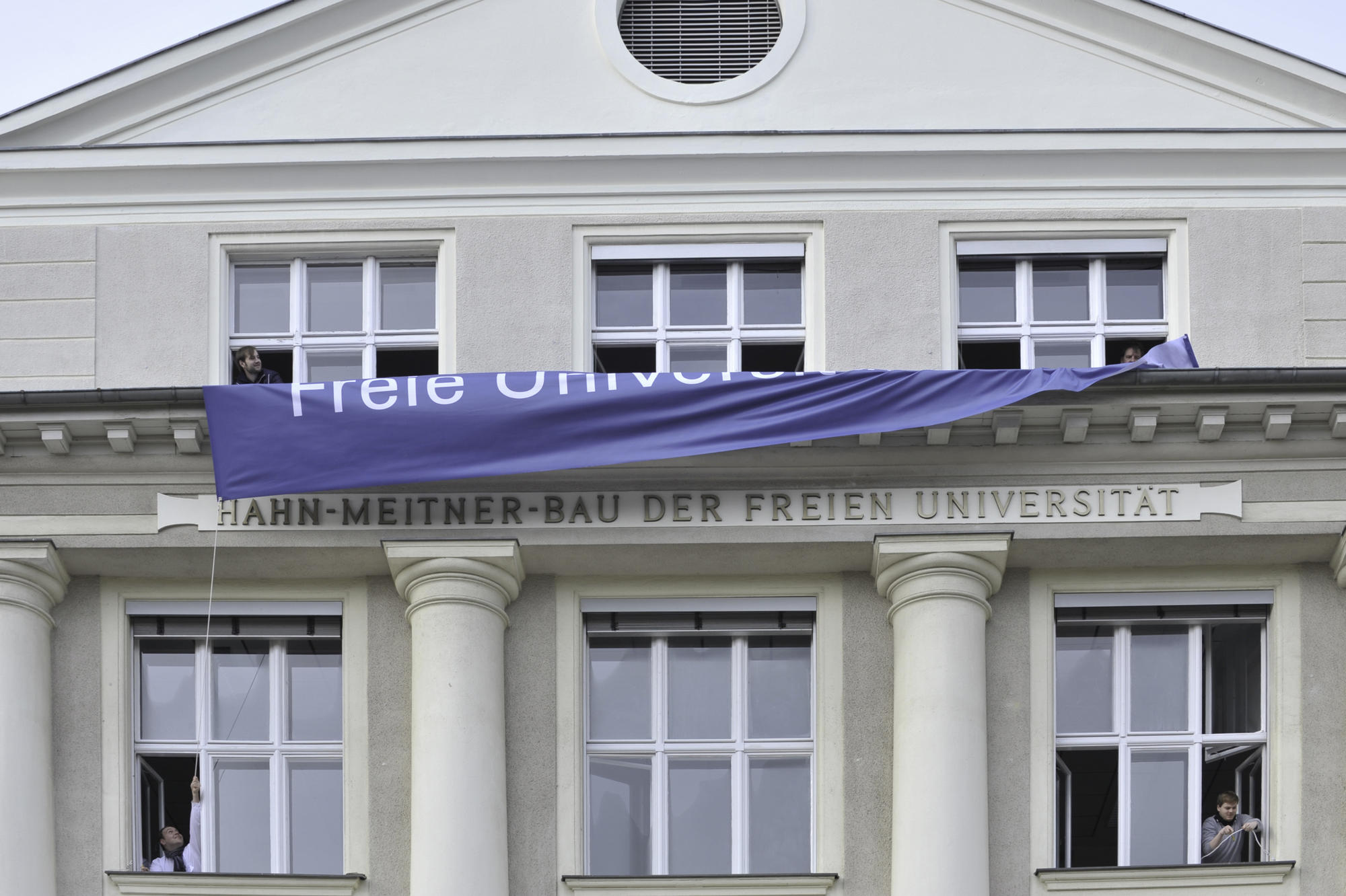Der Hahn-Meitner-Bau an der Dahlemer Thielallee 63