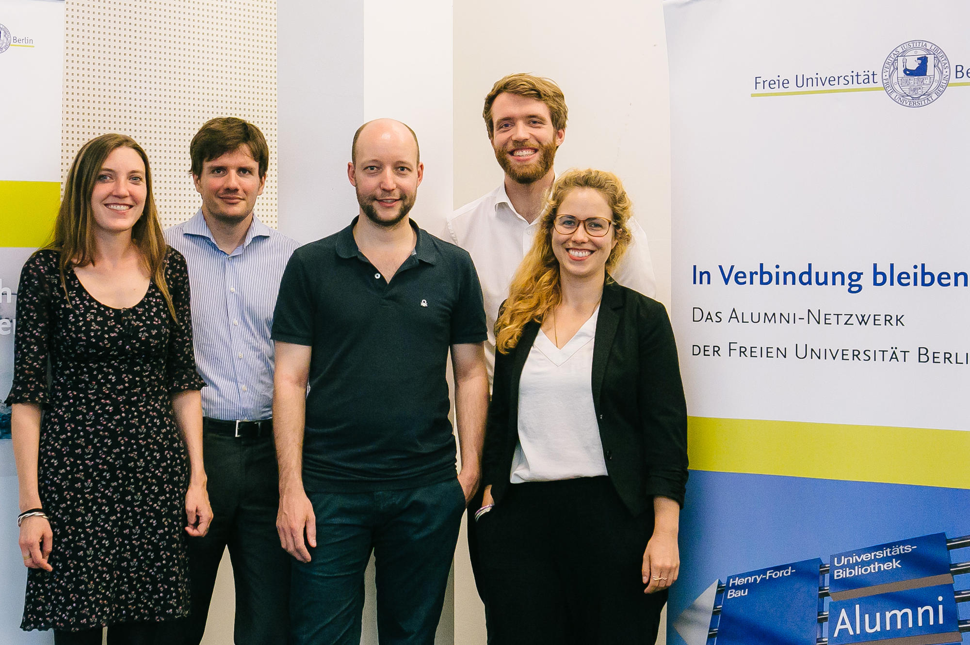 Alumni wie Franziska Börner, Helge Schröder, Tobias Bargmann, Beatrice Lange und Tim Rauschan (v. l. n. r.) geben ihre Erfahrungen rund um Berufseinstieg und Karriere an Studierende weiter.