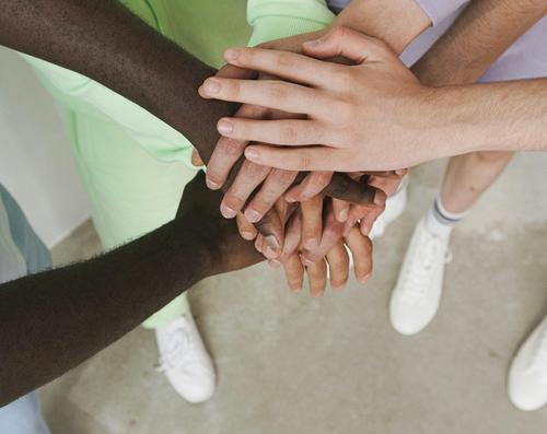 Symbolbild: Draufsicht Hände