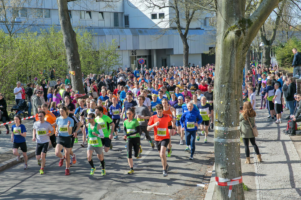 Mehr als 700 Lauffans trafen sich zum ersten Campus Run der Freien Universität.