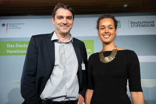 Durch das Deutschlandstipendium Freiraum für Engagement: Bontu Guschke mit ihrem Förderer und Mentor Oliver Schmidt.