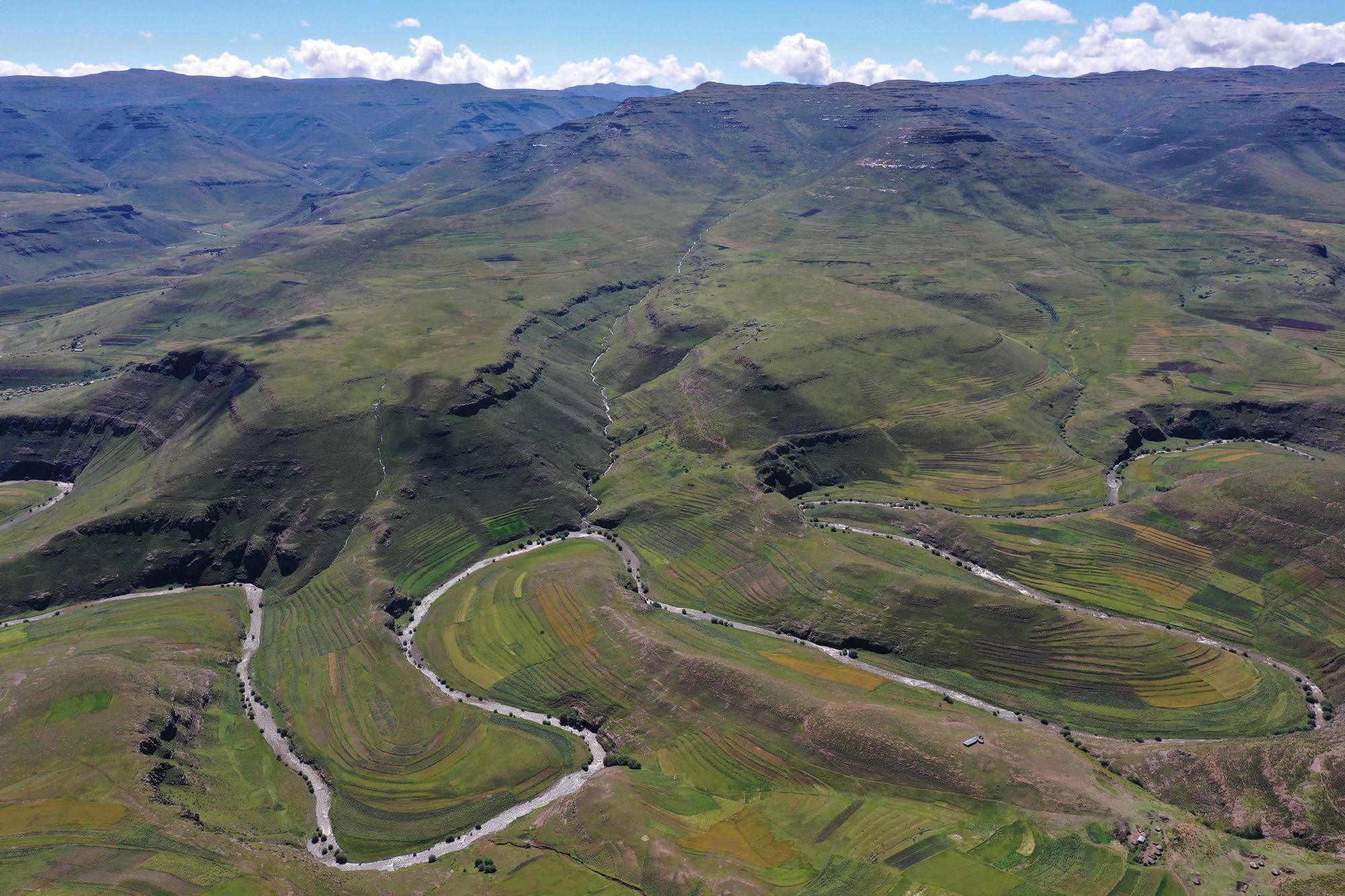 Der Mokhotlong-Fluss im Hochland von Lesotho. Er ist die Lebensader für viele Millionen Menschen, aber vom Klimawandel und Erosion bedroht.