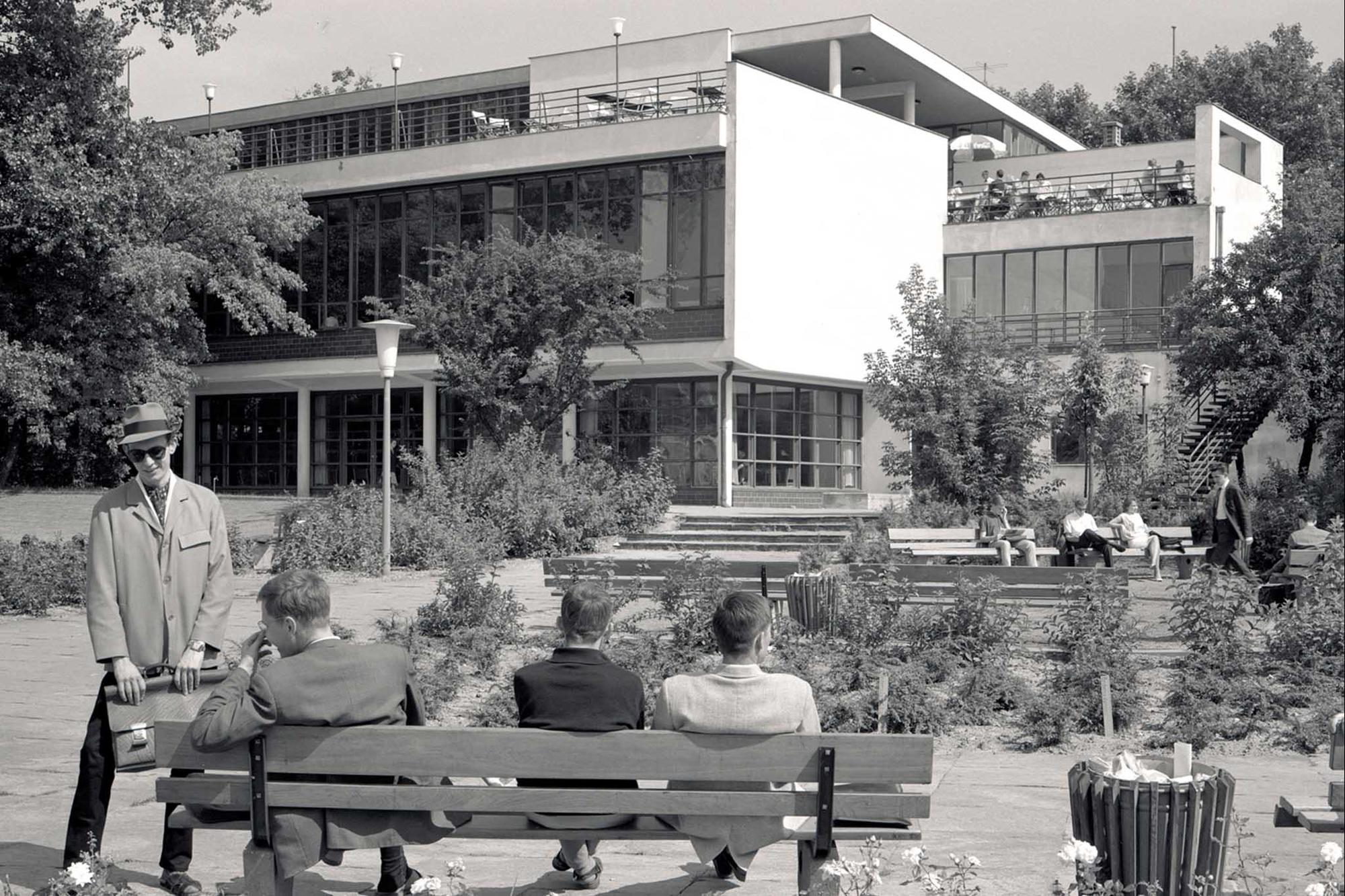 Seit sieben Jahrzehnten ein schöner Ort für Lernpausen: Die Mensa eins.