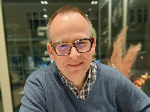 Prof. Dr. Andrew James Johnston: „Das Cluster ‚Temporal Communities –  Doing Literature in a Global Perspective‘ hat es uns ermöglicht, Wissenschaft über  institutionelle Grenzen hinauszuführen.“