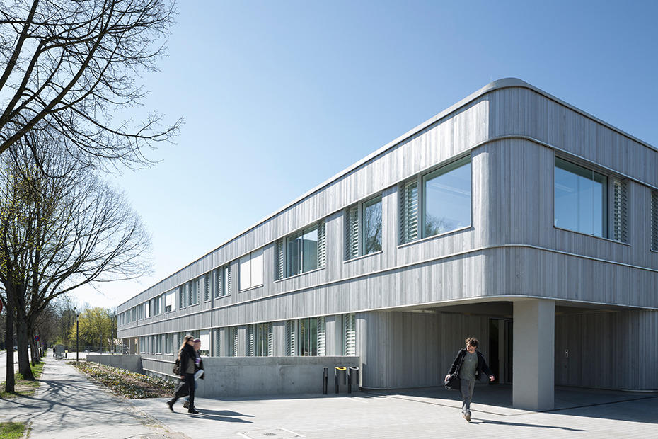 Der Erweiterungsbau liegt an der Fabeckstraße auf dem Campus in Berlin-Dahlem.