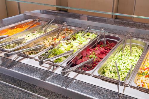 Zusammen mit dem Studierendenwerk Berlin bieten wir in unseren Mensen ein erschwingliches und ausgewogenes Essensangebot.