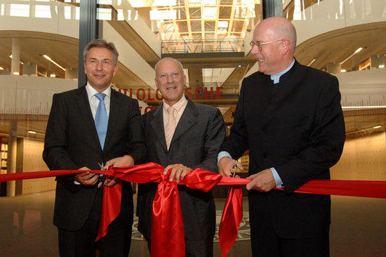 Wowereit, Foster, Lenzen duechschneiden rotes Band