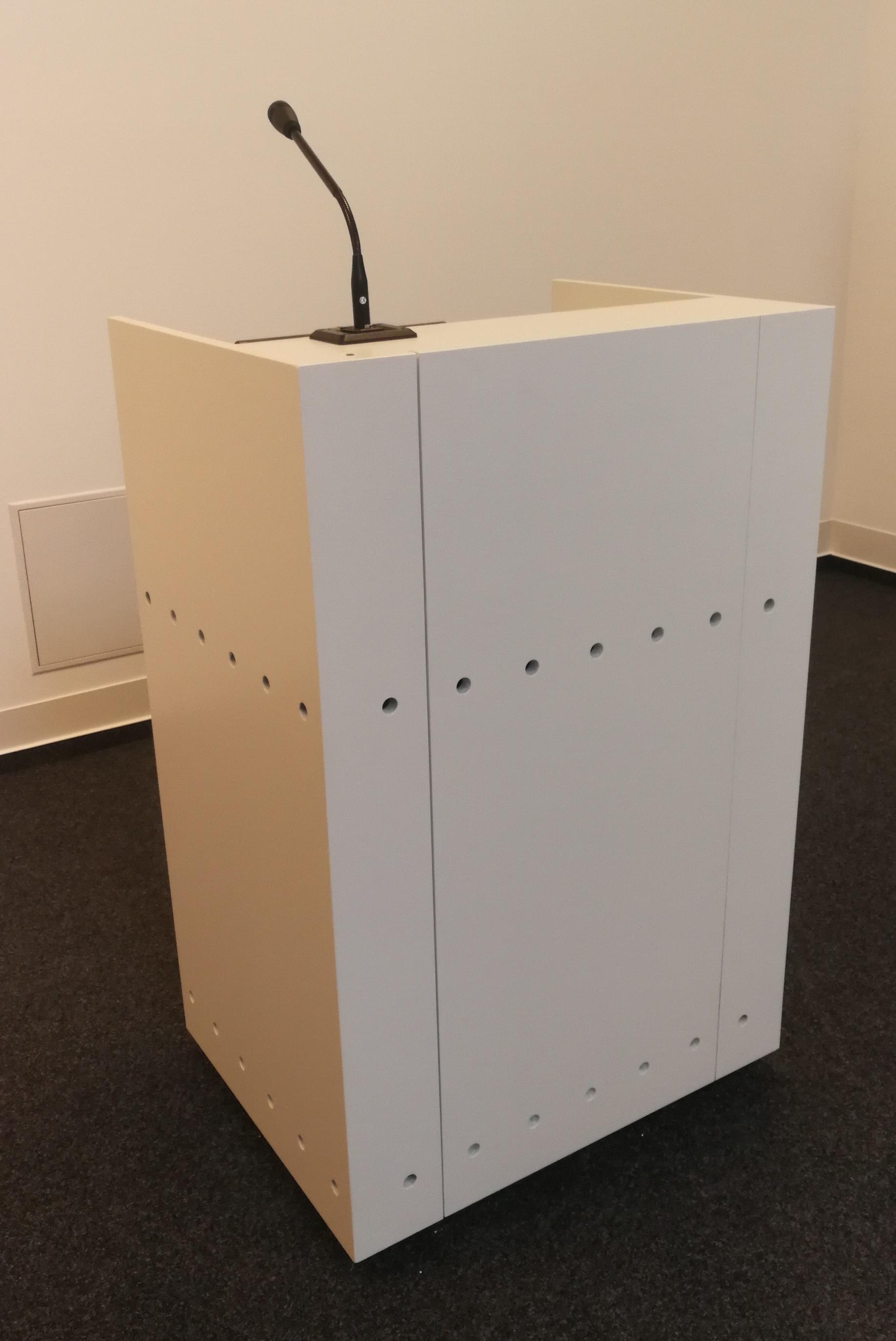 aufgearbeitetes Rednerpult L 113 Bild 5