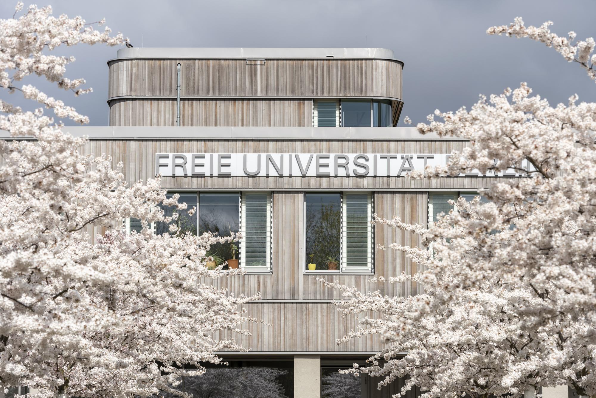 Studium an der FU - Blick auf die Holzlaube
