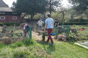 Am 06.04.2014 enstand mit Fleiß und Schweiß das erste Hügelbeet!