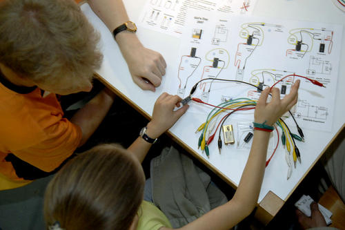 Das Schülerlabor "PhysLab" der Freien Universität ermöglicht selbstständiges Experimentieren und Forschen