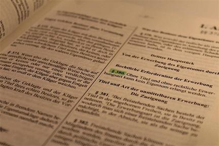 attorney-2730812_640